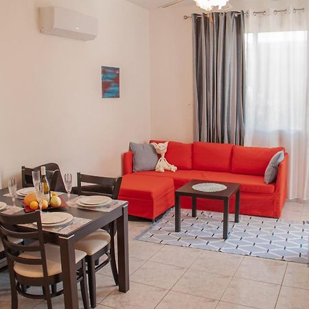 Cozy 1 Bedroom Apartment In Walking Distance To The Municipal Beach Paphos Ngoại thất bức ảnh