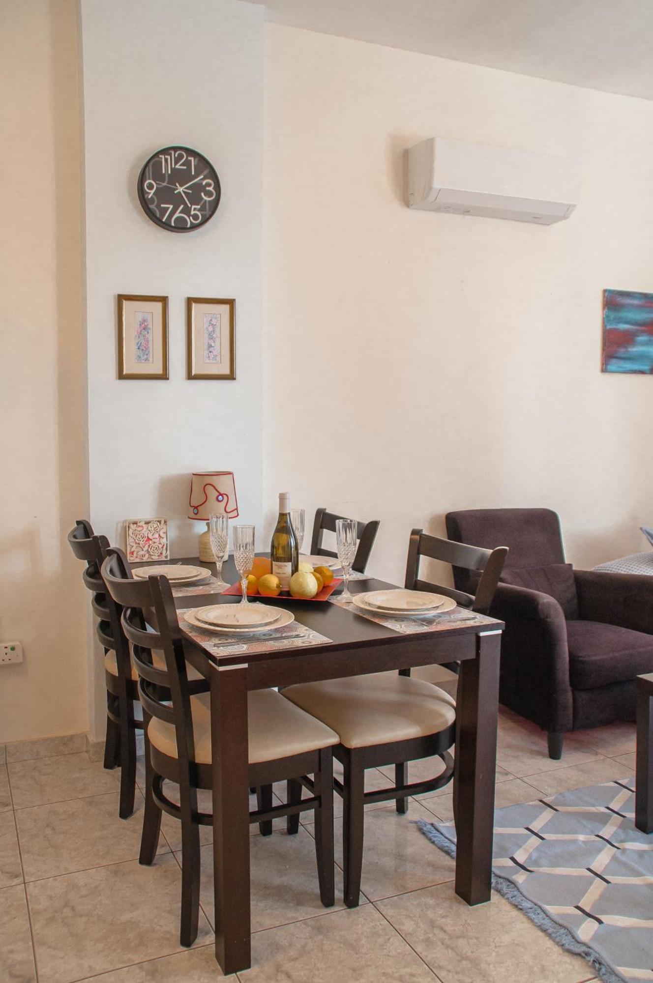 Cozy 1 Bedroom Apartment In Walking Distance To The Municipal Beach Paphos Ngoại thất bức ảnh