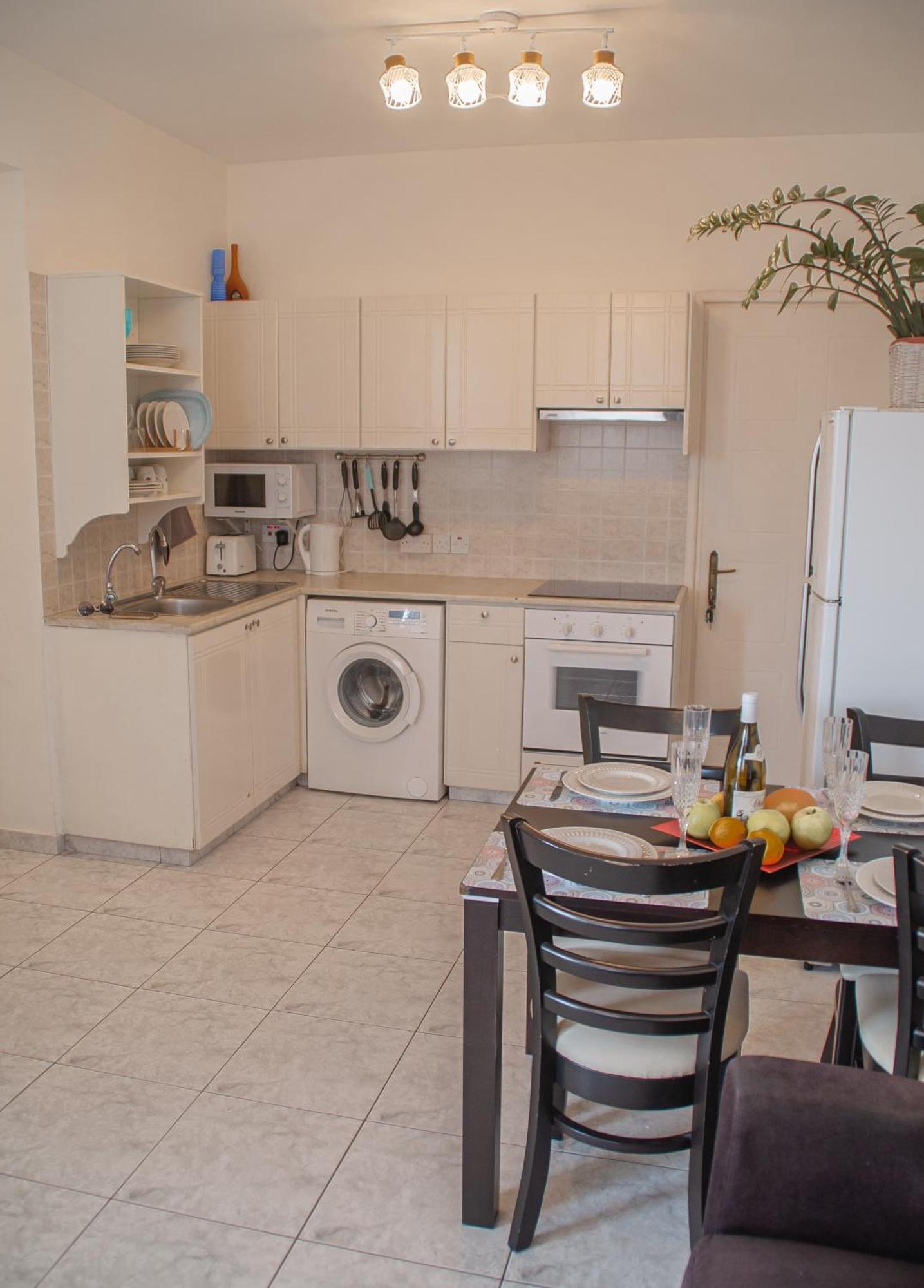 Cozy 1 Bedroom Apartment In Walking Distance To The Municipal Beach Paphos Ngoại thất bức ảnh
