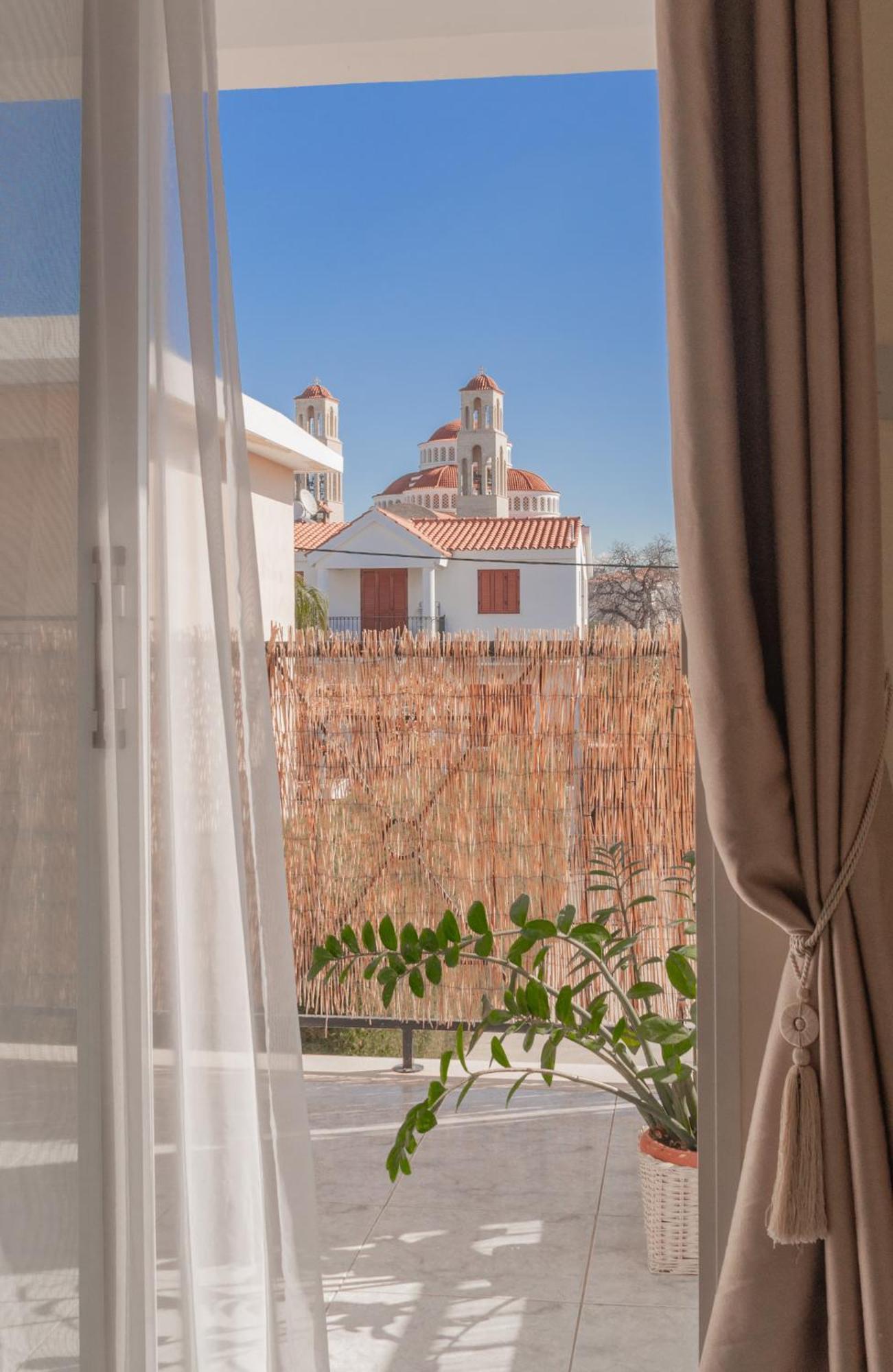 Cozy 1 Bedroom Apartment In Walking Distance To The Municipal Beach Paphos Ngoại thất bức ảnh